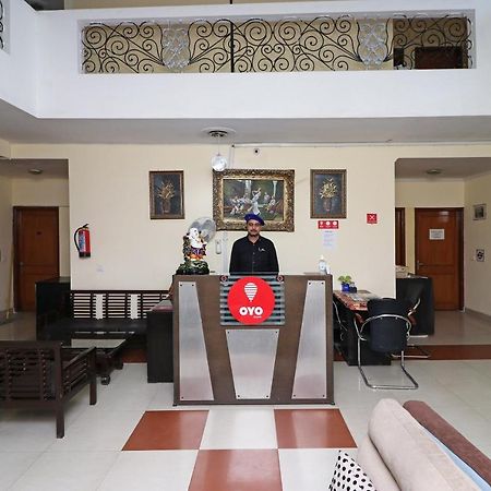 Oyo 6608 Sector 56 Otel Badshahpur Dış mekan fotoğraf