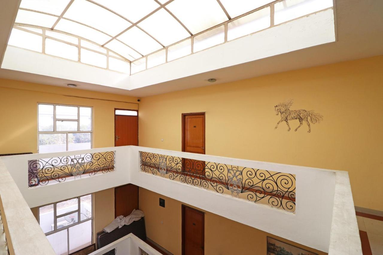Oyo 6608 Sector 56 Otel Badshahpur Dış mekan fotoğraf