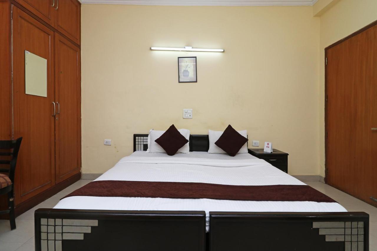 Oyo 6608 Sector 56 Otel Badshahpur Dış mekan fotoğraf