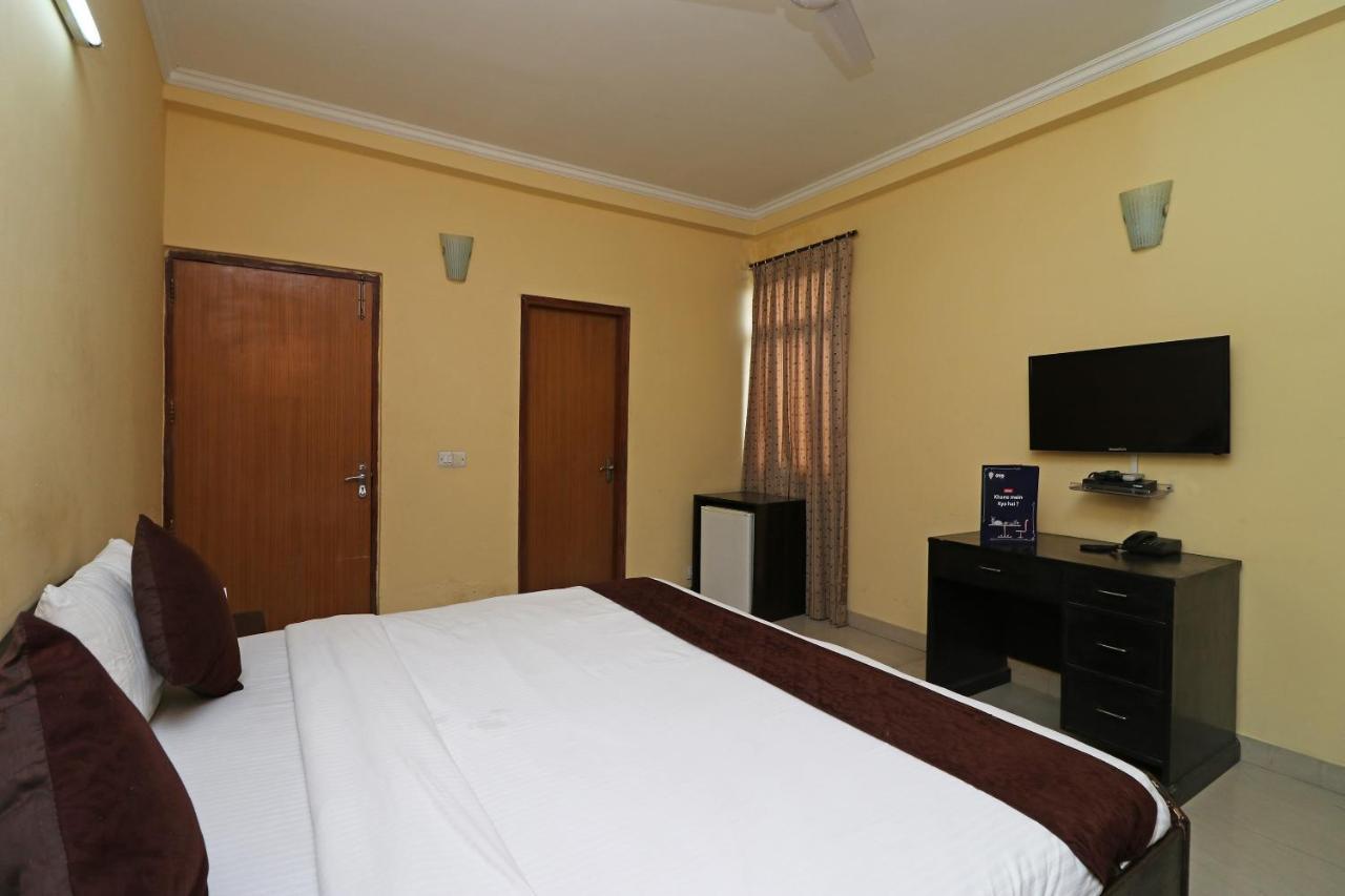 Oyo 6608 Sector 56 Otel Badshahpur Dış mekan fotoğraf